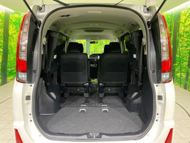 後席を格納すると、これだけの広さが!シーンに合わせたシートアレンジで、大きな荷物も積むことが出来ます♪