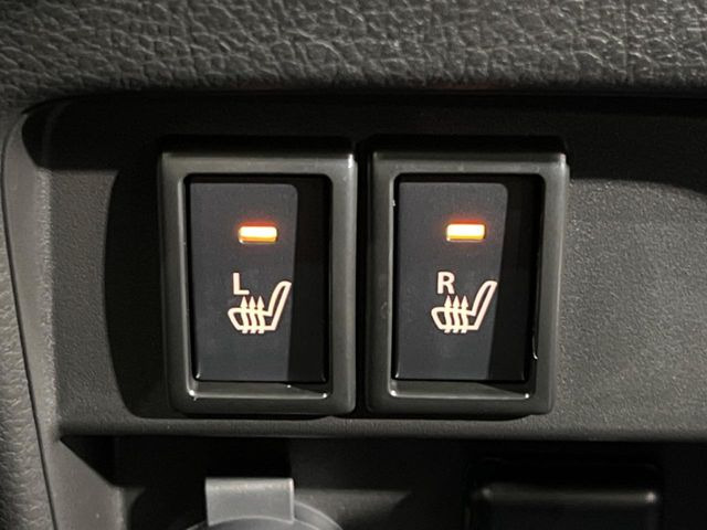 【シートヒーター】寒い日に重宝するシートヒーター!エアコンより早く温まってくれるので寒がりの人も安心ですね♪エアコンの温風は乾燥するから苦手、という方にもをおすすめです。