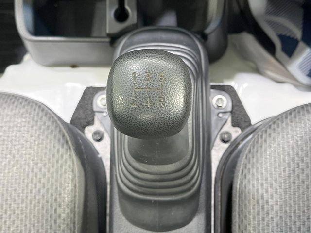 【フロア5速MT】走りの5速MT!!スポーティーな走行をお楽しみいただけます♪