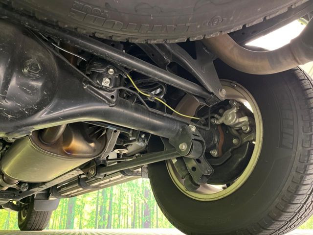 お車を安心してお乗りいただく為には、足回りの定期点検が欠かせません。サービスサポート(有償保証)では無料点検もご提供しており、安心のカーライフをお過ごしいただけるサポート体制が整っています。