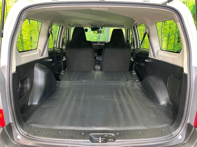 ���i�̂���������ʋ΁A���}���ɏ\���ȉ׎��X�y�[�X���m�ۂ��Ă���܂��B�Z�J���h�V�[�g��|���ƁA�傫�ȉו��̐ύڂ��\�ł���