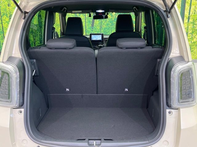 普段のお買い物や通勤、送迎等に十分な荷室スペースを確保しております。セカンドシートを倒すと、大きな荷物の積載も可能です♪