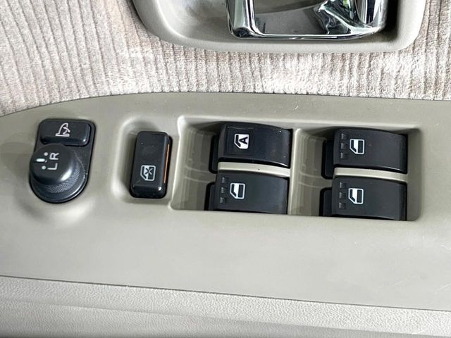 �y�d���i�[�~���[�z�T�C�h�~���[�͓d���i�[���ƂȂ��Ă���A�������ԏ�ł��L�Y�������X�N��}�����܂��B