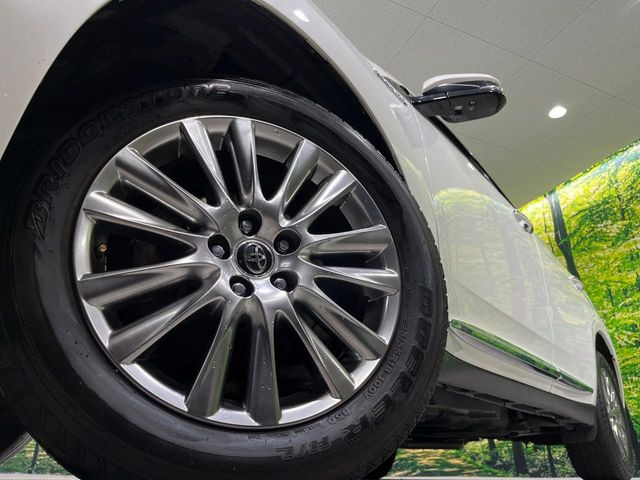 �y����18�C���`�A���~�z�C�[���z�O�ςɃ}�b�`���������A���~�z�C�[���𑕒����Ă���܂��B�e��ЊO�A���~�z�C�[����A�X�^�b�h���X�^�C�����戵�����Ă���܂��B���񂲑��k����������