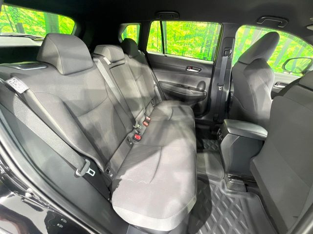 後部座席も気になるようなキズ・汚れやへたり等、大きなダメージはなく、良好な状態です。