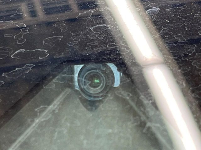 �y�X�}�[�g�u���[�L�T�|�[�g�z���s���ɑO���̎ԗ�����F�����A�Փ˂������Ȏ��͌x��ƃu���[�L�ŏՓˉ���Ɣ�Q�y�����A�V�X�g�B�����S�Ƀh���C�u�����y���݂��������܂��B