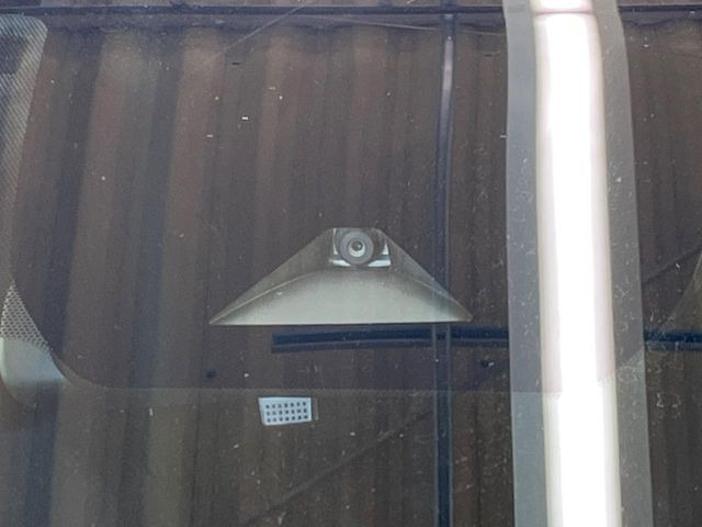 �y�G�}�[�W�F���V�[�u���[�L�z���s���ɑO���̎ԗ�����F�����A�Փ˂������Ȏ��͌x��ƃu���[�L�ŏՓˉ���Ɣ�Q�y�����A�V�X�g�B�����S�Ƀh���C�u�����y���݂��������܂��B