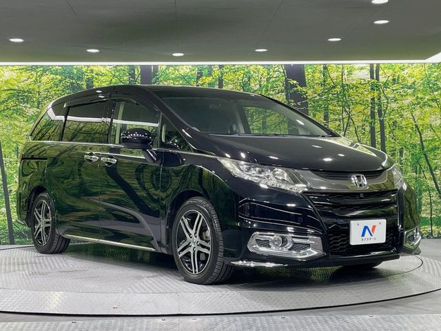 高透明度のガラス皮膜で撥水はもちろん、上質なツヤ・光沢を実現。紫外線や酸性雨から大切な愛車を保護し、色あせ・劣化を防止。「弾スプラッシュコート」、「弾プリミッサコート」からお選びいただけます。