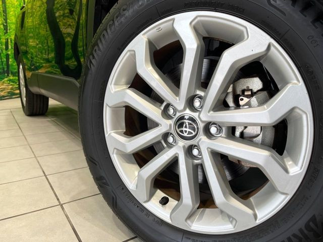 【純正17インチアルミホイール】外観にマッチした純正アルミホイールを装着しております。各種社外アルミホイールや、スタッドレスタイヤも取扱いしております。是非ご相談ください♪