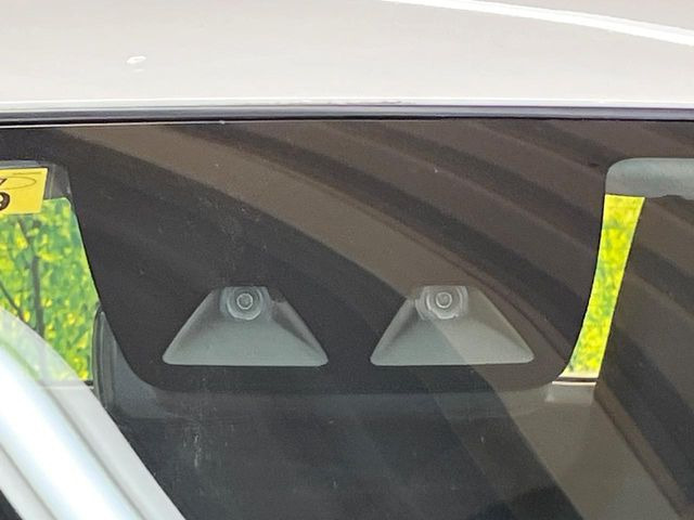 �y�X�}�[�g�A�V�X�g�z���s���ɑO���̎ԗ�����F�����A�Փ˂������Ȏ��͌x��ƃu���[�L�ŏՓˉ���Ɣ�Q�y�����A�V�X�g�B�����S�Ƀh���C�u�����y���݂��������܂��B