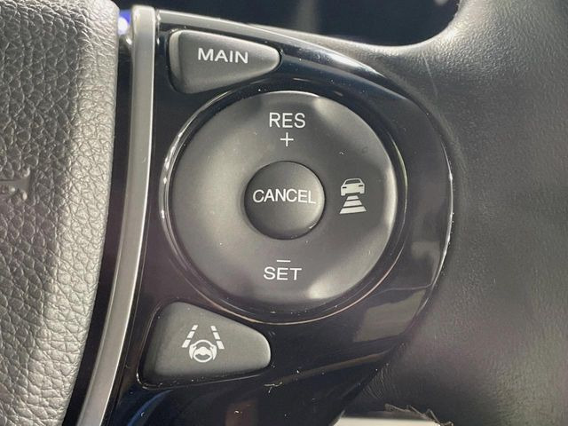 【アダプティブクルーズコントロール】高速道路での長距離走行が楽に!!自動で速度を保つクルーズコントロールが、衝突軽減システムと連携し、前方の車両を感知して車間を保つように速度調節してくれます!!