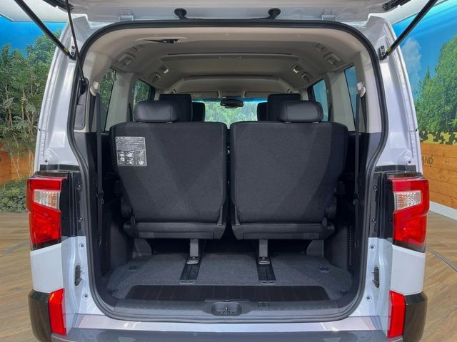 普段のお買い物や通勤、送迎等に十分な荷室スペースを確保しております。セカンドシートを倒すと、大きな荷物の積載も可能です♪