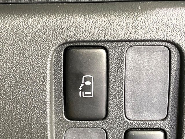 【パワースライドドア】スマートキーや運転席のスイッチでスライドドアの開閉が可能♪電動だから力を入れてドアを開ける必要が無く、小さいお子様でも、重い荷物を持っている時もラクに開け閉めできます♪