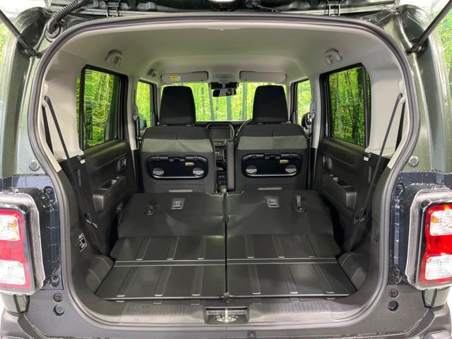 後席を格納すると、これだけの広さが!シーンに合わせたシートアレンジで、大きな荷物も積むことが出来ます♪