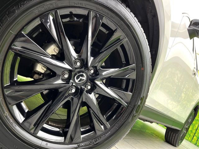 【純正19インチアルミホイール】外観にマッチした純正アルミホイールを装着しております。各種社外アルミホイールや、スタッドレスタイヤも取扱いしております。是非ご相談ください♪