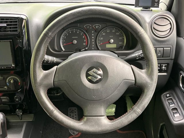 �y�����v�����X�e�A�����O�z�㎿�Ȋv���g�p���邱�ƂŁA��ɂ����������݂ƂĂ��^�]���₷���n���h���ł���