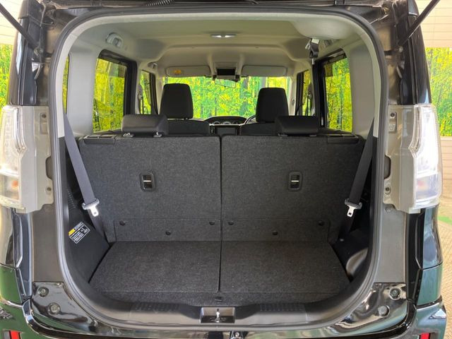 積み下ろしのしやすいデッキにはたっぷりと荷物を積み込んでいただけます。遊びから仕事まで、様々なシーンで頼れます♪