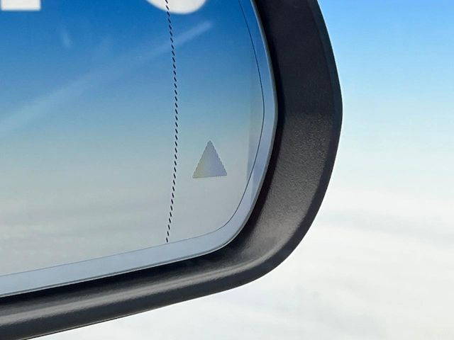 ���u���C���h�A�V�X�g�Z���T�[:���p����̎Ԃ����m���A�h���C�o�[���Ԑ��ύX���s���ۂɁA�x�����Ƌ��ɒ��ӂ𑣂��Ă������S�x���@�\�ł�!