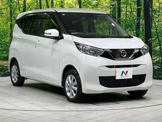 高透明度のガラス皮膜で撥水はもちろん、上質なツヤ・光沢を実現。紫外線や酸性雨から大切な愛車を保護し、色あせ・劣化を防止。「弾スプラッシュコート」、「弾プリミッサコート」からお選びいただけます。