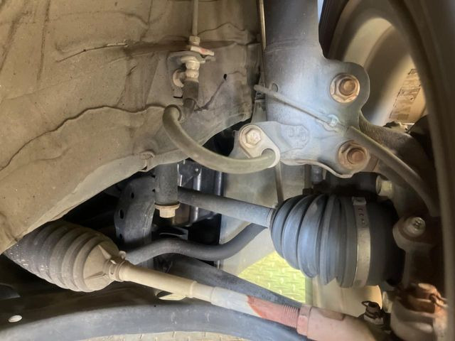 お車を安心してお乗りいただく為には、足回りの定期点検が欠かせません。サービスサポート(有償保証)では無料点検もご提供しており、安心のカーライフをお過ごしいただけるサポート体制が整っています。