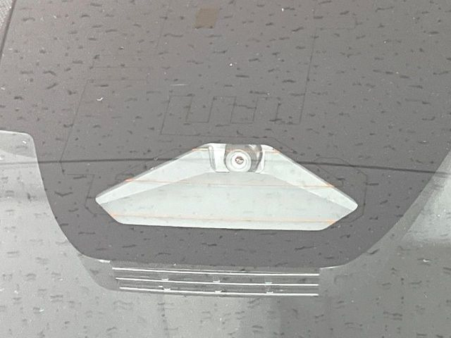 【トヨタセーフティセンス】走行中に前方の車両等を認識し、衝突しそうな時は警報とブレーキで衝突回避と被害軽減をアシスト。より安全にドライブをお楽しみいただけます。