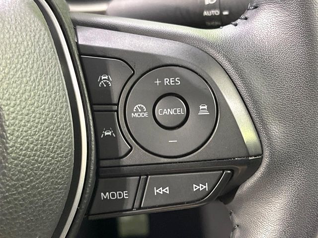 【レーダークルーズコントロール】高速道路での長距離走行が楽に!!自動で速度を保つクルーズコントロールが、衝突軽減システムと連携し、前方の車両を感知して車間を保つように速度調節してくれます!!