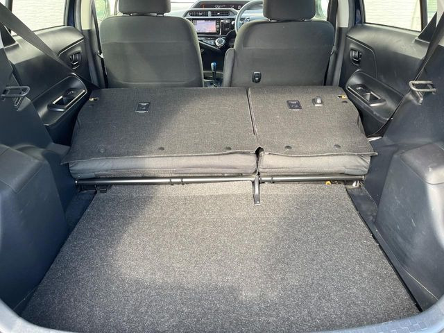 ���i�̂���������ʋ΁A���}���ɏ\���ȉ׎��X�y�[�X���m�ۂ��Ă���܂��B�Z�J���h�V�[�g��|���ƁA�傫�ȉו��̐ύڂ��\�ł���