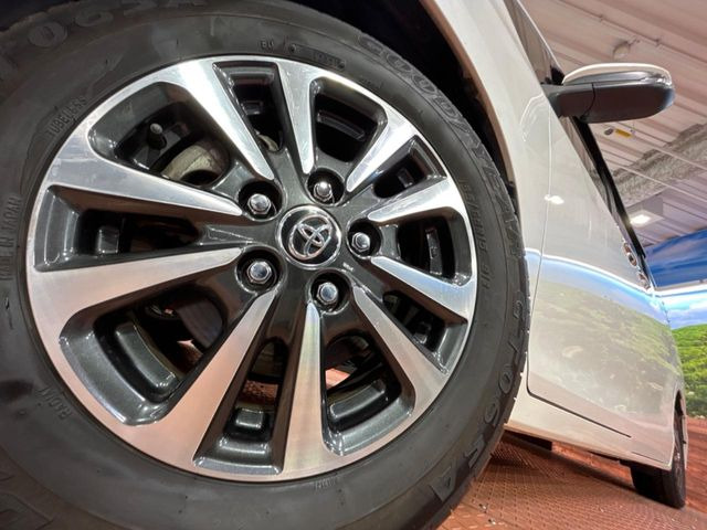 【純正15インチアルミホイール】外観にマッチした純正アルミホイールを装着しております。各種社外アルミホイールや、スタッドレスタイヤも取扱いしております。是非ご相談ください♪