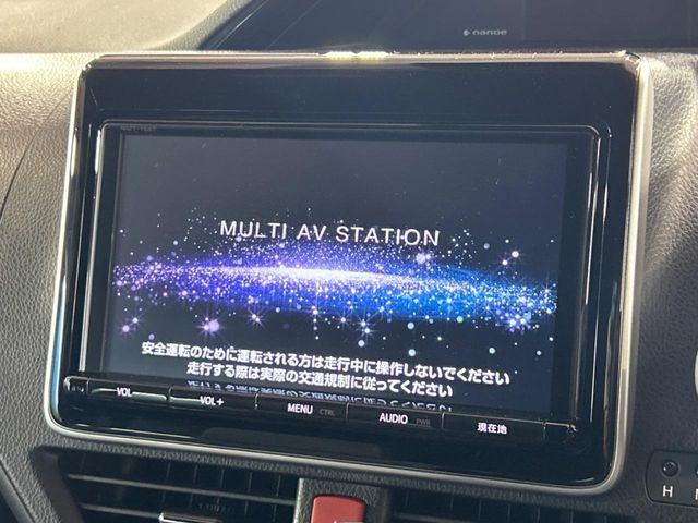 【純正9型ナビ】人気の純正ナビを装備。オーディオ機能も充実しており、Bluetooth接続すればお持ちのスマホやMP3プレイヤーの音楽を再生可能!毎日の運転がさらに楽しくなります!!