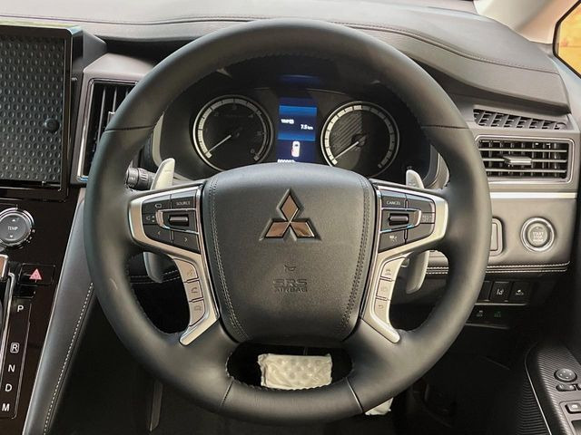 【ステアリングスイッチ】運転中、前方から目線をそらすことなく、オーディオ等の操作が可能な便利機能!安心&快適なドライブを演出してくれます♪