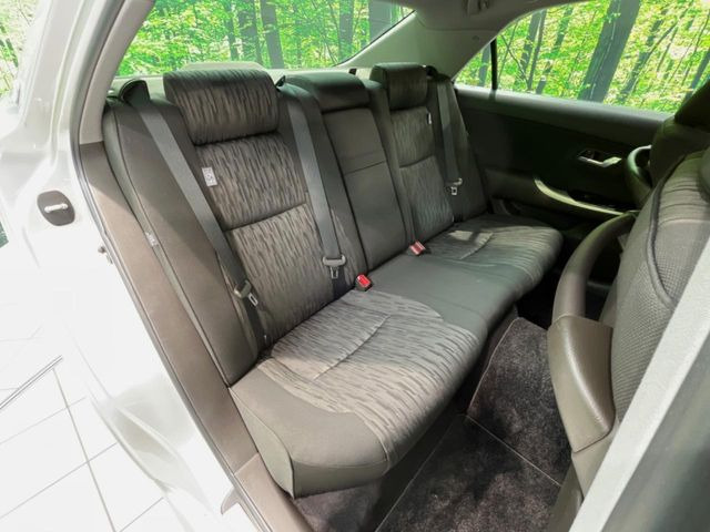 後部座席も気になるようなキズ・汚れやへたり等、大きなダメージはなく、良好な状態です。