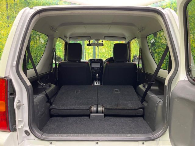 ���i�̂���������ʋ΁A���}���ɏ\���ȉ׎��X�y�[�X���m�ۂ��Ă���܂��B�Z�J���h�V�[�g��|���ƁA�傫�ȉו��̐ύڂ��\�ł���