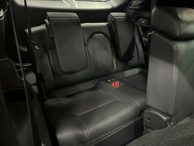 3列目シートはもちろん状態良好☆大人でもゆったりと座って頂けますので、大人数でのお出かけもラクラクです♪ご家族で、気の知れた仲間で、ドライブに行くのが楽しみですね♪