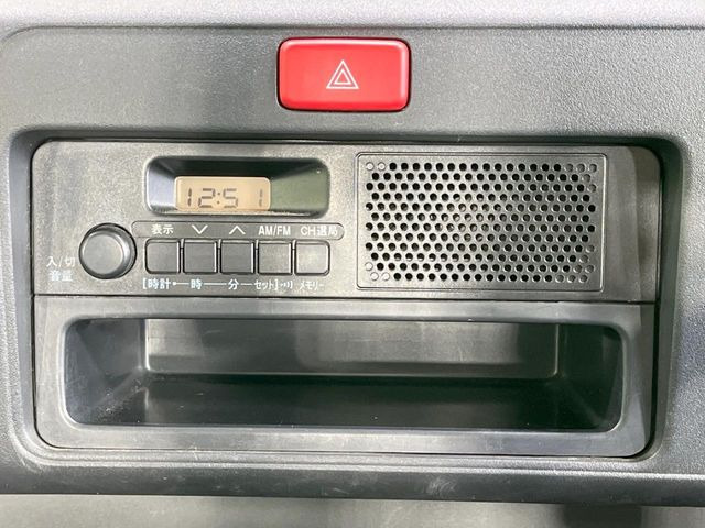 お好きな音楽を車内でお楽しみいただけます♪スピーカー交換・ウーハー追加などの音質向上や、最新ナビ・後席モニター等の取り付けも是非ご相談ください!