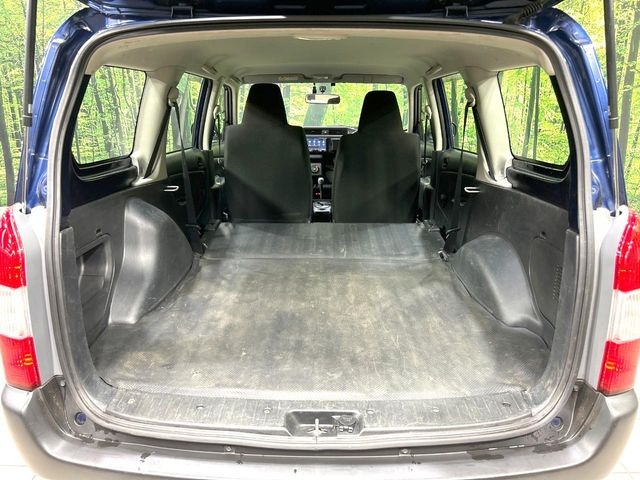 ���i�̂���������ʋ΁A���}���ɏ\���ȉ׎��X�y�[�X���m�ۂ��Ă���܂��B�Z�J���h�V�[�g��|���ƁA�傫�ȉו��̐ύڂ��\�ł���