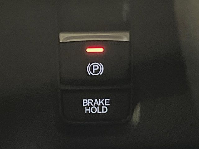 �y�I�[�g�u���[�L�z�[���h�z�M���҂���a�؂Œ�Ԏ��Ƀu���[�L���瑫�𗣂��Ă��A��~��Ԃ�ێ����Ă���܂��B�O�i����Ƃ��̓A�N�Z���𓥂߂Ύ����ŉ��������̂ň��S��X���^�]���y�ɂȂ�܂���