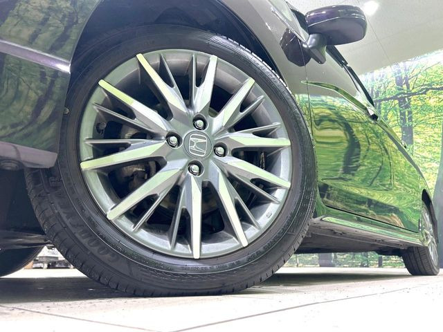 �y����16�C���`�A���~�z�C�[���z�O�ςɃ}�b�`���������A���~�z�C�[���𑕒����Ă���܂��B�e��ЊO�A���~�z�C�[����A�X�^�b�h���X�^�C�����戵�����Ă���܂��B���񂲑��k����������