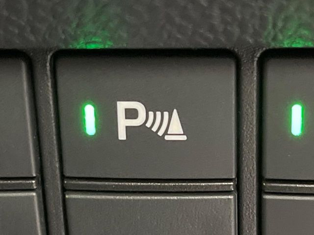 【クリアランスソナー】バンパーに付いたセンサーが障害物を検知!一定の距離に近づくとアラートで教えてくれます♪狭い駐車スペースや車庫入れ時も安心ですね☆