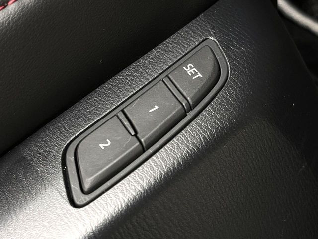 【メモリー機能付きパワーシート】ドライバーごとに設定したシート位置を記憶して、ボタン一つで切り替えできる便利な機能!運転する方が複数名いらっしゃるご家庭におすすめです♪