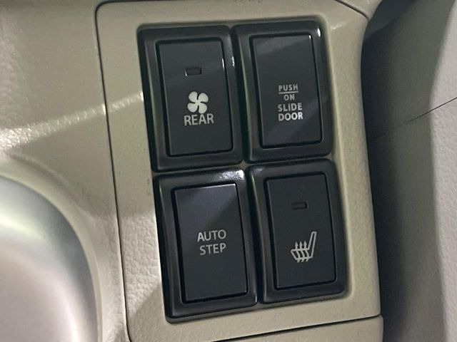 【シートヒーター】寒い日に重宝するシートヒーター!エアコンより早く温まってくれるので寒がりの人も安心ですね♪エアコンの温風は乾燥するから苦手、という方にもをおすすめです。