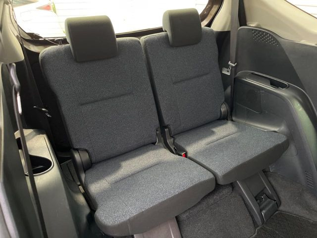 3列目シートはもちろん状態良好☆大人でもゆったりと座って頂けますので、大人数でのお出かけもラクラクです♪ご家族で、気の知れた仲間で、ドライブに行くのが楽しみですね♪
