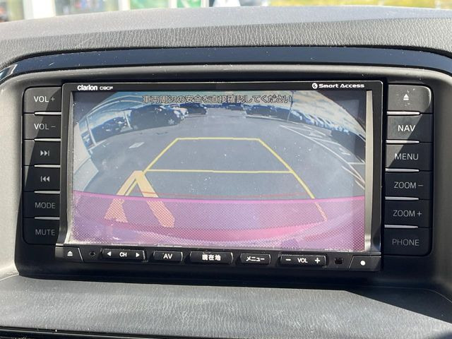 【バックカメラ】駐車時に後方がリアルタイム映像で確認できます。大型商業施設や立体駐車場での駐車時や、夜間のバック時に大活躍!運転スキルに関わらず、今や必須となった装備のひとつです!