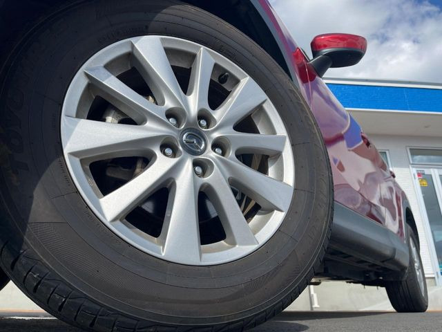 【純正17インチアルミホイール】外観にマッチした純正アルミホイールを装着しております。各種社外アルミホイールや、スタッドレスタイヤも取扱いしております。是非ご相談ください♪