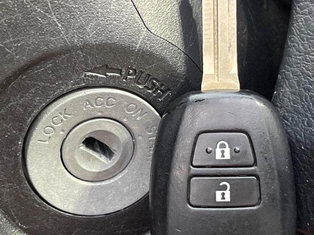 【キーレス】少し離れた場所からでもボタン一つでドアの開錠・施錠ができるのでとっても便利!ドアの鍵穴周りに傷をつけることもありません♪