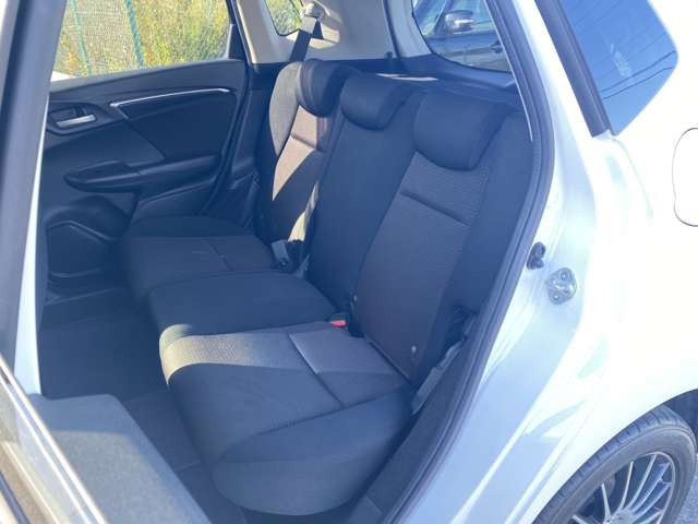 当店は年中無休となっております。営業時間は10:00〜19:00です。