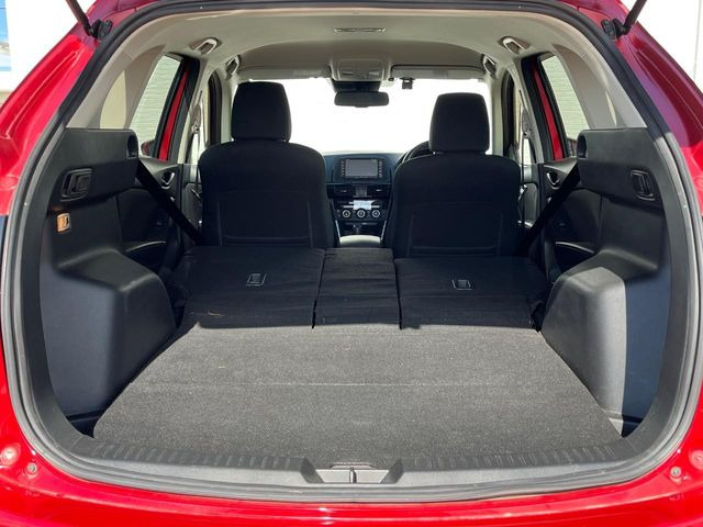 普段のお買い物や通勤、送迎等に十分な荷室スペースを確保しております。セカンドシートを倒すと、大きな荷物の積載も可能です♪
