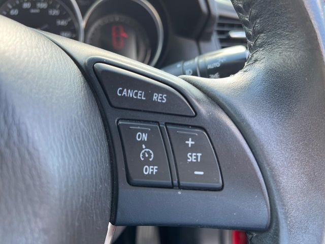 【クルーズコントロール】高速道路もラクラク走行。アクセルを離しても一定速度で走行ができ、長距離運転時の負担を軽減!加速・減速も簡単なスイッチ操作で調整できます。