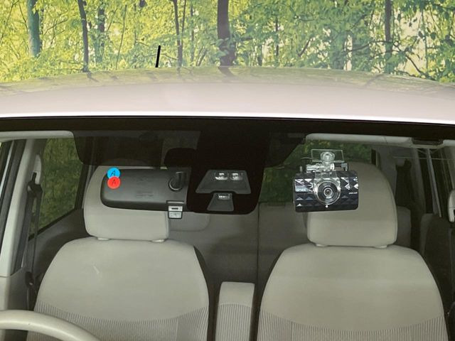 �y�G�}�[�W�F���V�[�u���[�L�z���s���ɑO���̎ԗ�����F�����A�Փ˂������Ȏ��͌x��ƃu���[�L�ŏՓˉ���Ɣ�Q�y�����A�V�X�g�B�����S�Ƀh���C�u�����y���݂��������܂��B