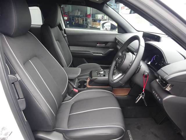 �^�]�Ȃ̓p���[�V�[�g�ɂȂ��Ă���X�C�b�`�ЂƂŃh���C�r���O�|�W�V���������߂��܂��B