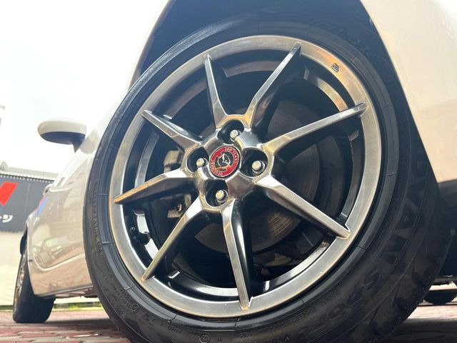 【純正16インチアルミホイール】外観にマッチした純正アルミホイールを装着しております。各種社外アルミホイールや、スタッドレスタイヤも取扱いしております。是非ご相談ください♪